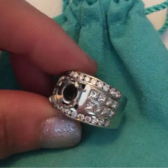 Women’s beautiful natural Diamond Wedding ring w/appraisal - Picture 7 of 10